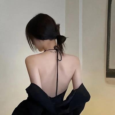 坐在门口的幽灵