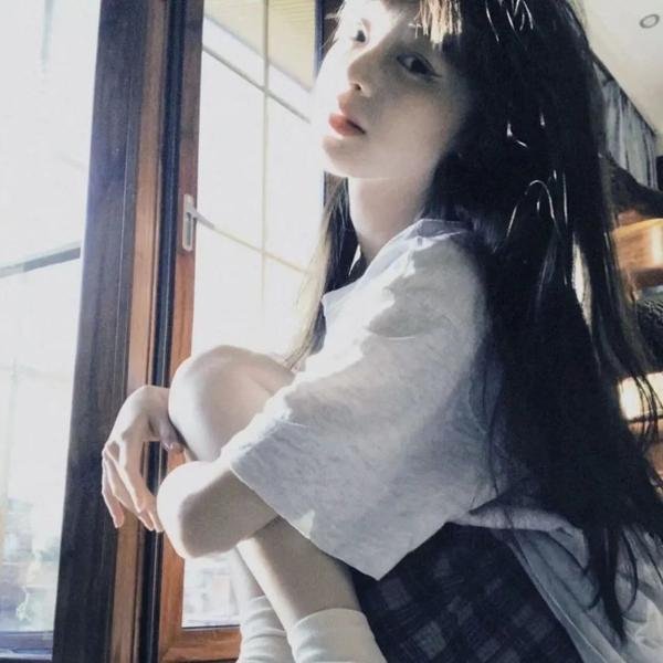 红衣小女孩